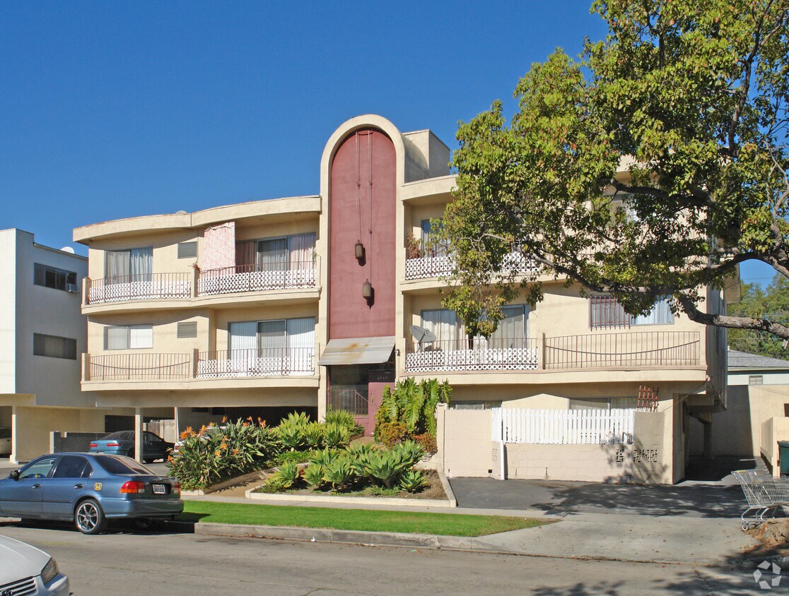 Primary Photo - 8545 Saturn St