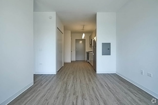 Building Photo - 809 W Van Buren St