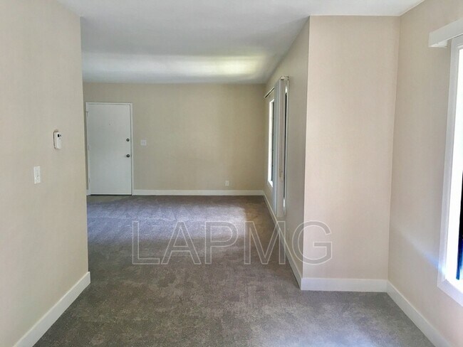 Foto del edificio - 108 N Kenwood St