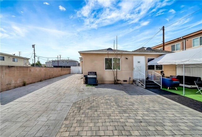 Building Photo - 6825 Simpson Avenue, Los Angeles, CA 91605...