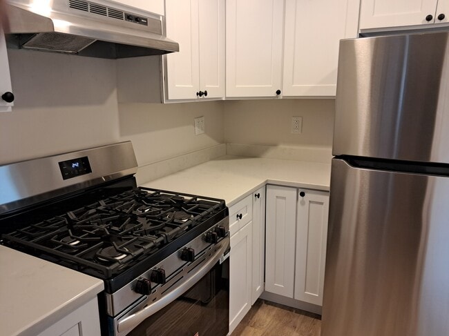 Building Photo - 941 Sargent Ave