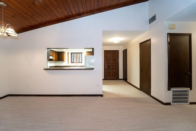 Building Photo - 3/2 Single-Family Shores Home