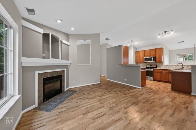 Building Photo - 268 Southwicke Dr