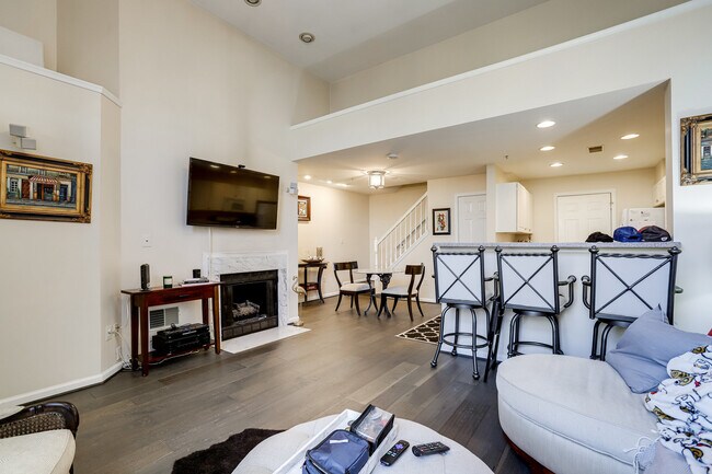 Gas fireplace - 1910 Crescent Park Dr