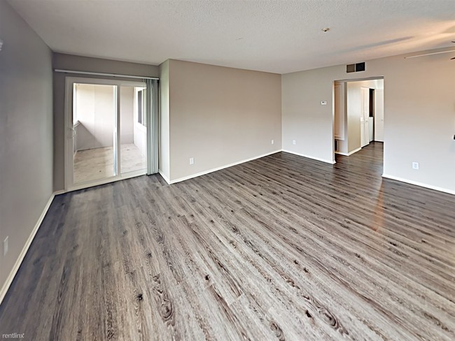 Building Photo - 6500 Country Club Dr