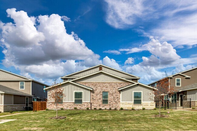 Foto del edificio - GORGEOUS 2 BEDROOM FOUR PLEX LOCATED IN MI...