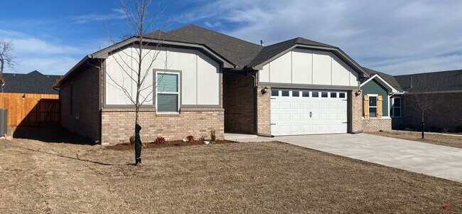 Foto del edificio - 3 Bedroom 2 Bathroom 2 Car Garage Home in ...