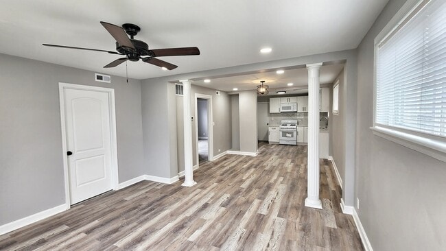 Building Photo - 4045 N Moody Ave