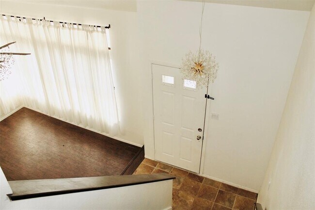 Foto del edificio - 105 Summit Ridge Dr N