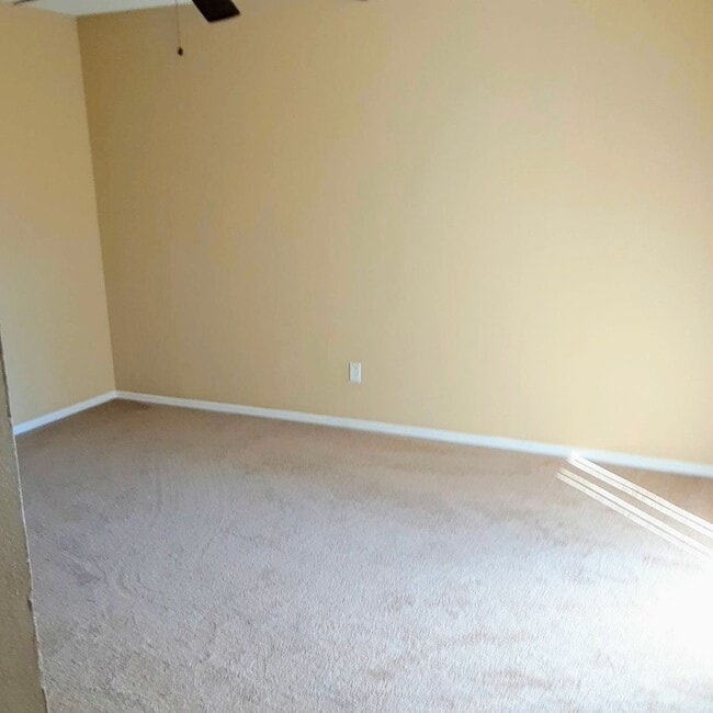 Foto del edificio - Spacious 4 bedrooms 2.5 baths single-famil...