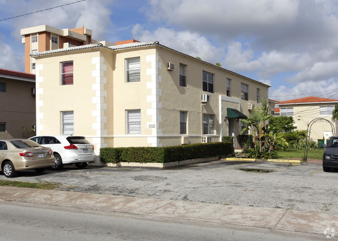 Primary Photo - 1306 - 1310 SW 37th Ave