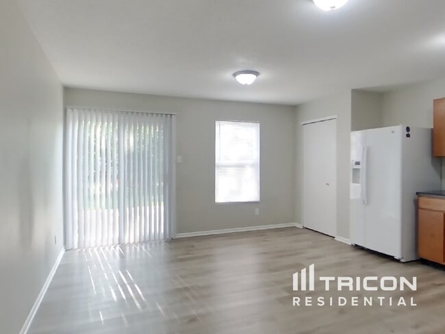 Building Photo - 2103 Bridlewood Dr