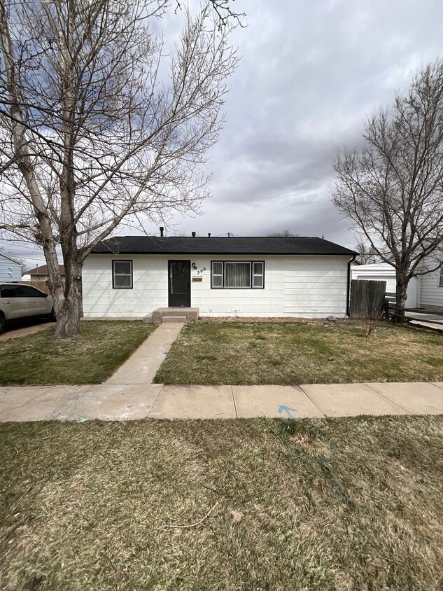 Primary Photo - 3 Bed 1 bath with large 2 car garage close...