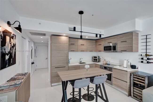 Foto del edificio - 1300 S Miami Ave