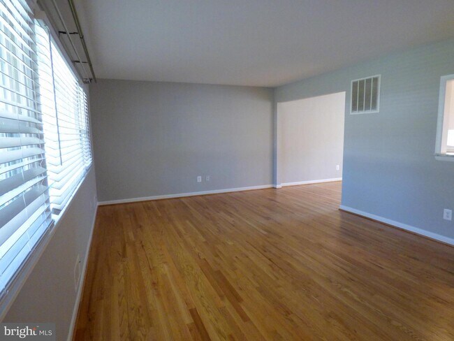 Building Photo - 8428 Cherry Valley Ln