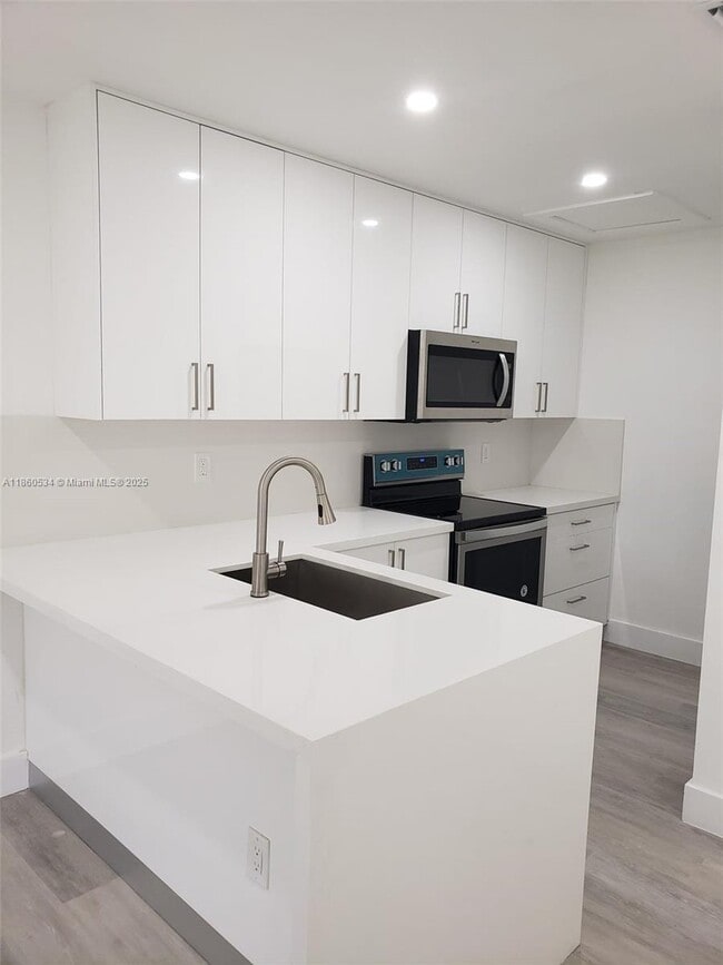 Building Photo - 2505 W 67th Pl