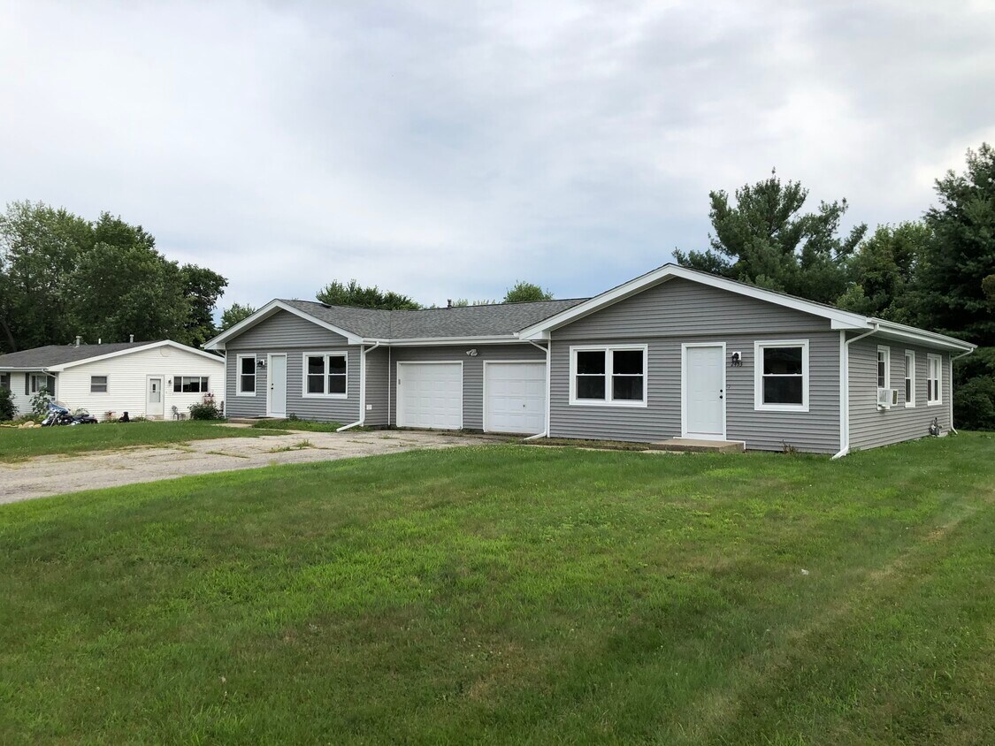 Primary Photo - 2453 Marshall Dr