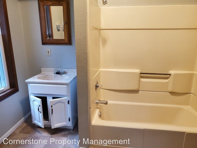 Foto del edificio - 2 br, 1 bath House - 619 8th Avenue North