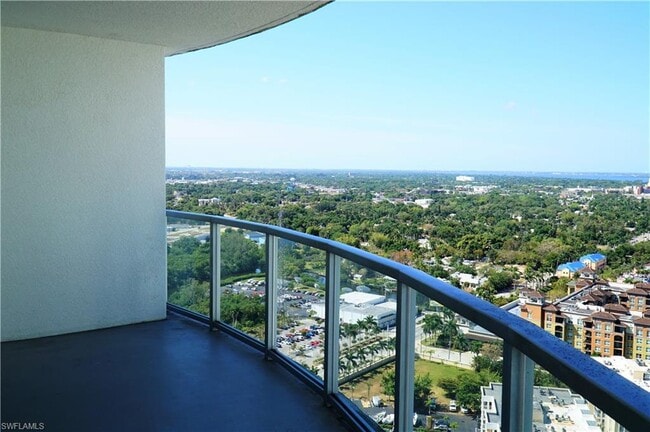 Building Photo - 3000 Oasis Grand Blvd