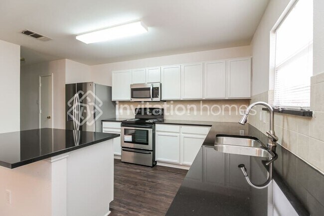 Building Photo - 13820 Canyon Ranch Rd