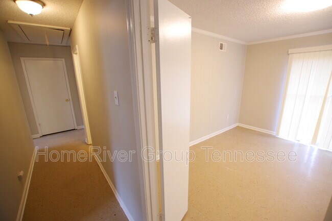 Building Photo - 4614 Pembine Dr