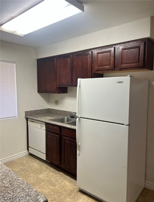 Building Photo - 5350 River Glen Dr