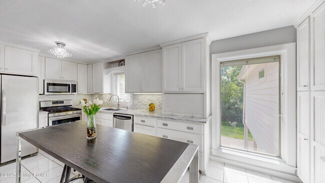 Building Photo - 8116 Montero Dr
