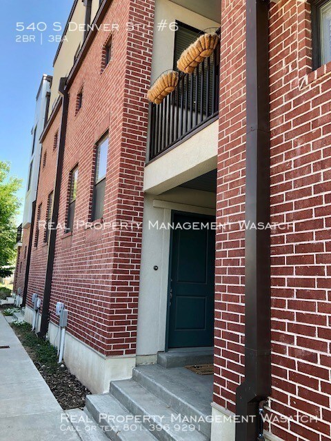 Foto del edificio - Trolley Towns Gated Community Town home