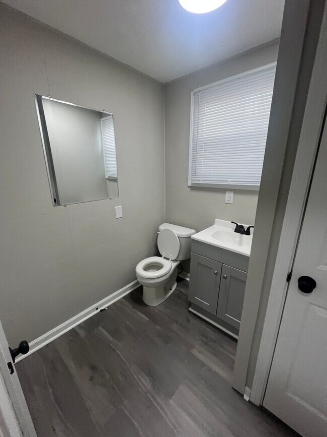 Foto del edificio - Gorgeous Updated 5 Bedroom/2.5 Bath House!