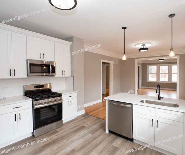 Foto del edificio - SPECIAL OPPORTUNITY – LARGE 6 BEDROOM RELATED-LIVING HOME