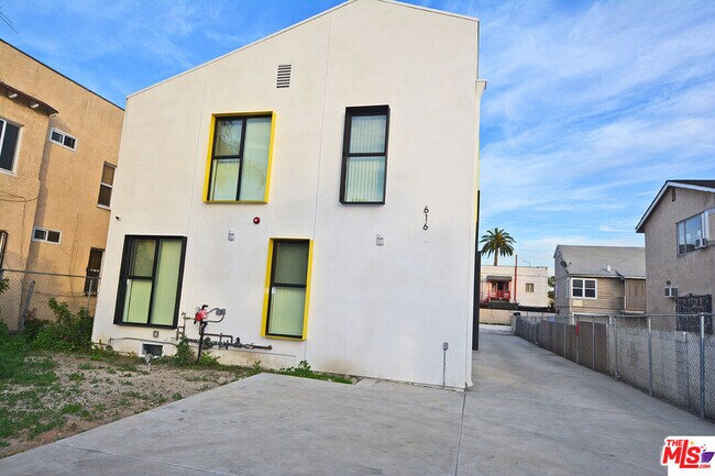 Foto del edificio - 618 N Alexandria Ave
