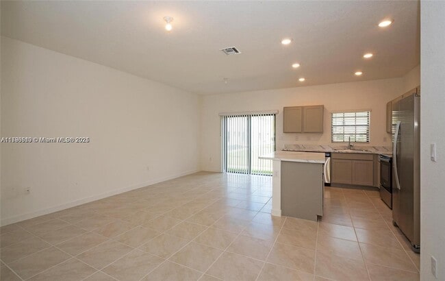 Foto del edificio - 766 SW 12th St