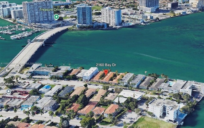 Foto del edificio - 2160 Bay Dr