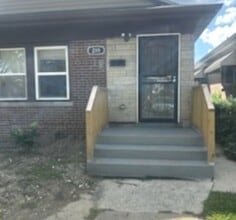 Building Photo - 219 E 89th Pl