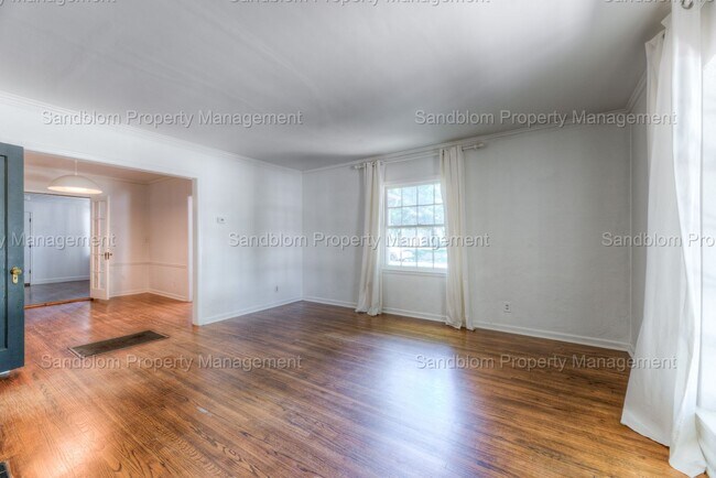 Foto del edificio - FOR LEASE | Tulsa | Available Now!