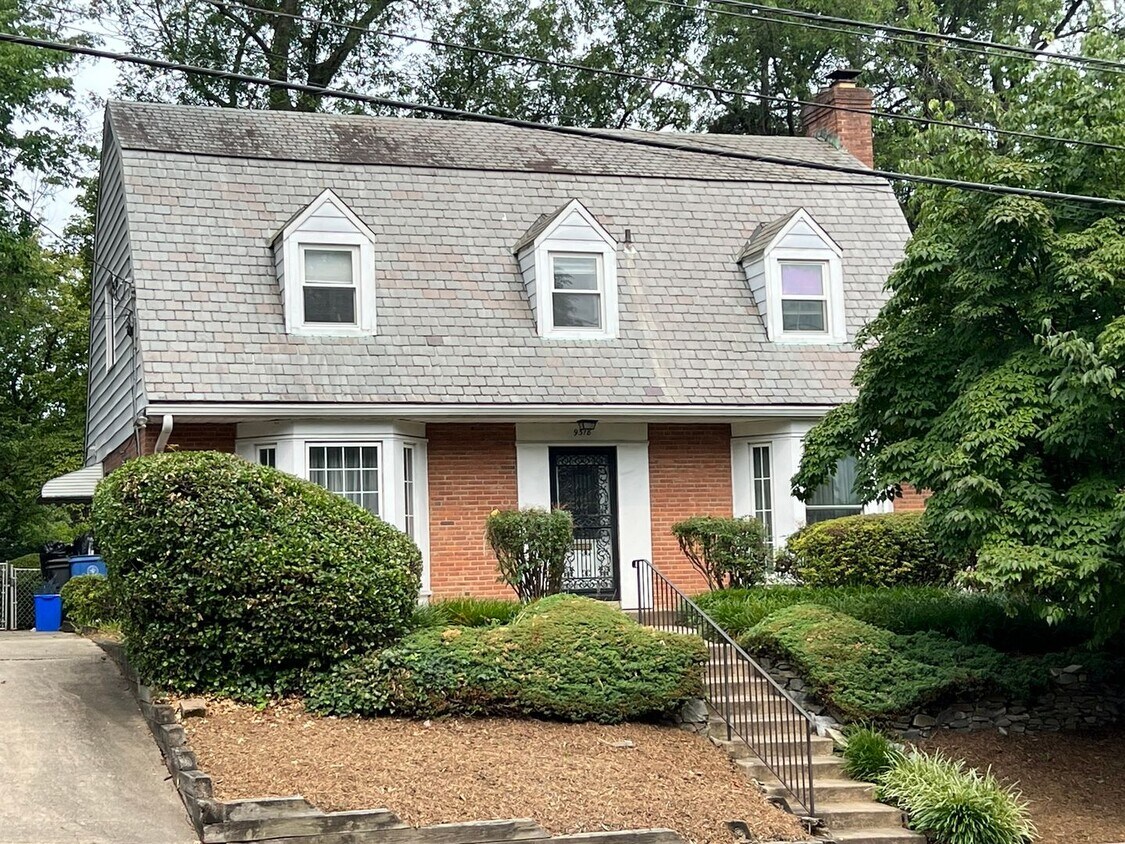Primary Photo - Charming Cape/Colonial Close to NIH, Walte...