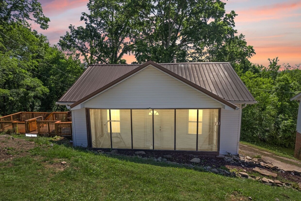 Primary Photo - Three Bedroom Home Downtown Corbin, ¥KY