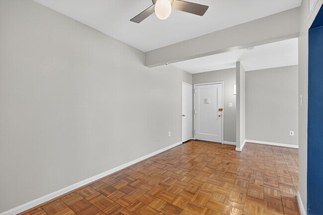 Building Photo - Professionally Managed, 2 Bedroom Corner Unit // Glover Park // Parking Included