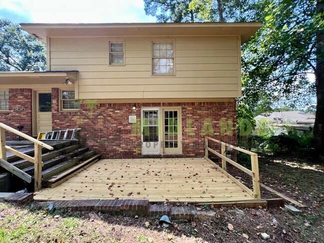 Building Photo - 300 Lydgate Dr