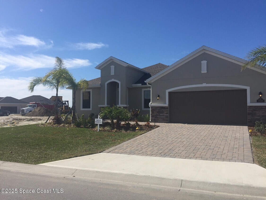 Foto principal - 7518 Bluemink Ln