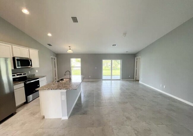 Building Photo - 3 Bedroom + Den - 2 Bathroom- NE Cape Coral
