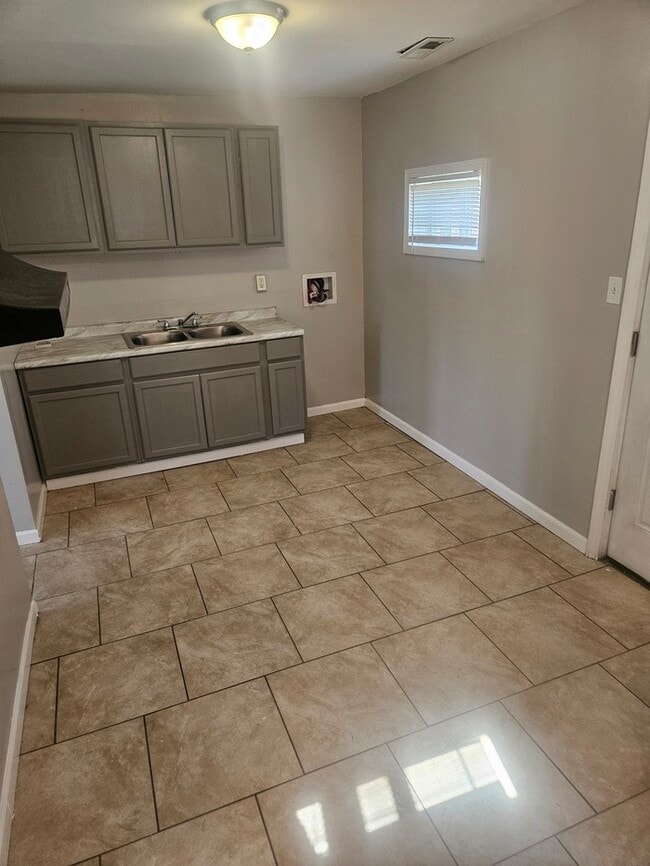 Building Photo - Newly rehabbed home