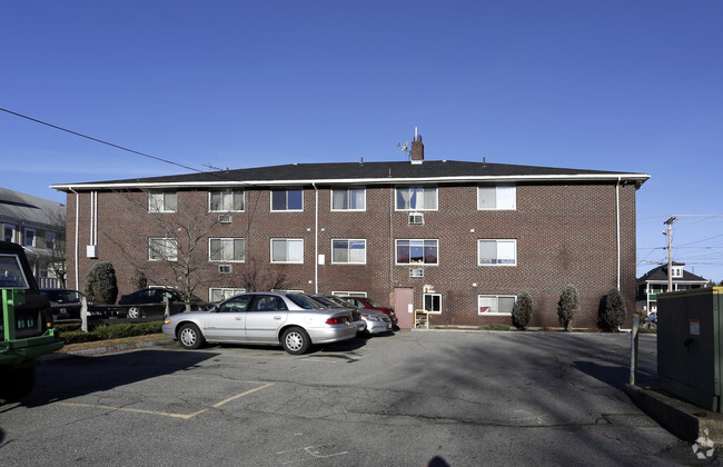 Building Photo - Amesbury Gardens