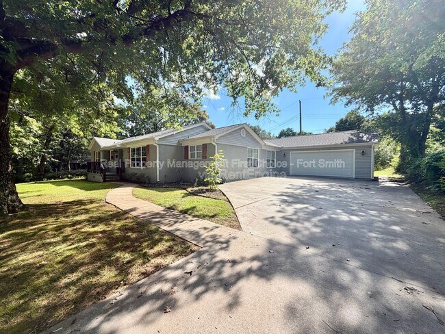 Foto del edificio - 2120 Garner Ln