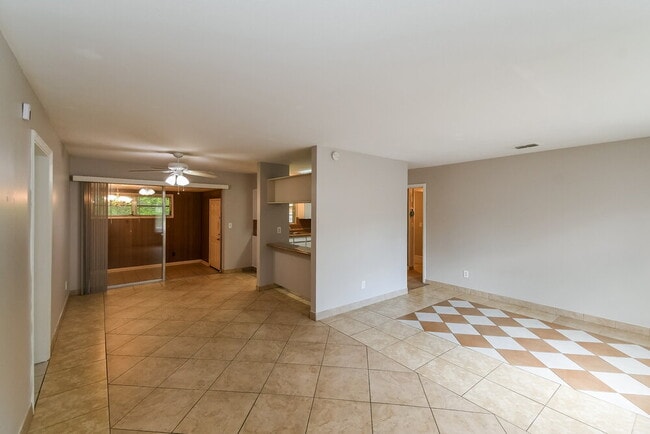 Foto del edificio - 7839 Lemans Dr