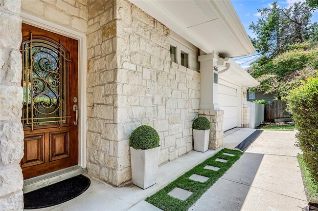 Foto del edificio - 5605 Creek Meadows Cove