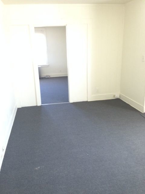 3 br, 1 bath - 40 Henry St Fl 3 - 3 br, 1 bath  - 40 Henry St Fl 3