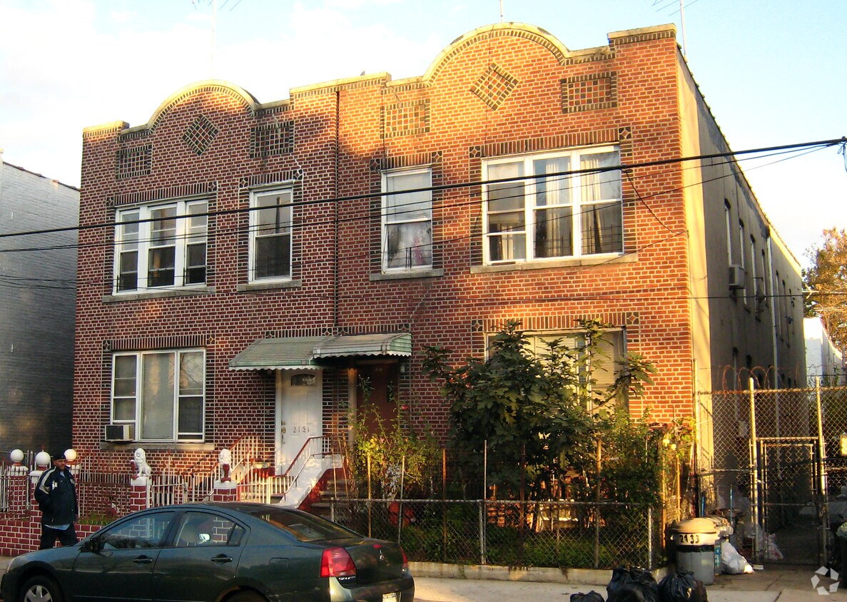 Primary Photo - 2131 Bruckner Blvd