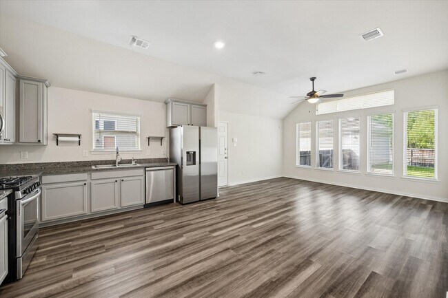 Building Photo - 206 N Lynx Trail