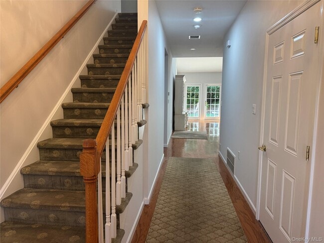 Building Photo - 137 Pond View Dr
